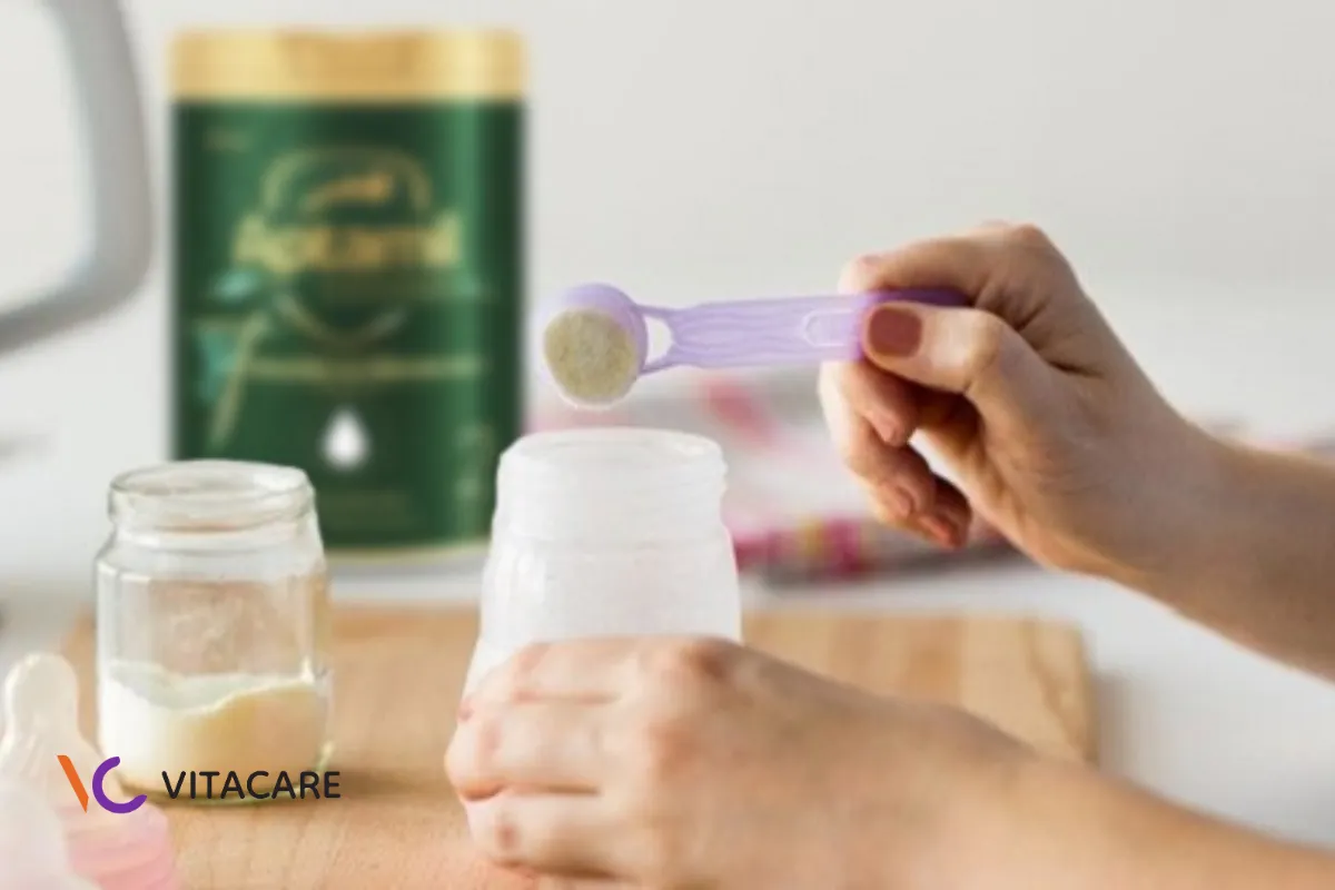 Mỗi lon Aptamil đều được cung cấp muỗng riêng được nghiên cứu lâm sàng Mỗi lon Aptamil đều được cung cấp muỗng riêng được nghiên cứu lâm sàng