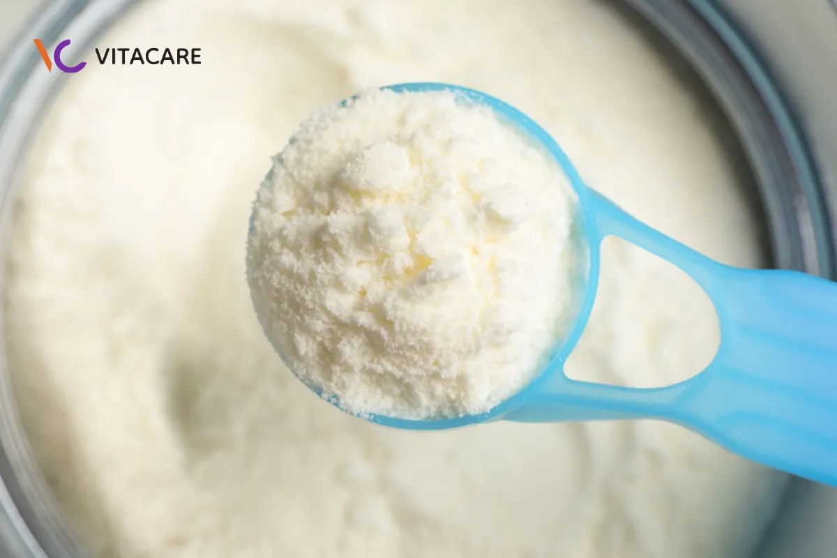 Quan sát màu sắc, trạng thái bột để nhận diện chính xác chất lượng sữa. Quan sát màu sắc, trạng thái bột để nhận diện chính xác chất lượng sữa.