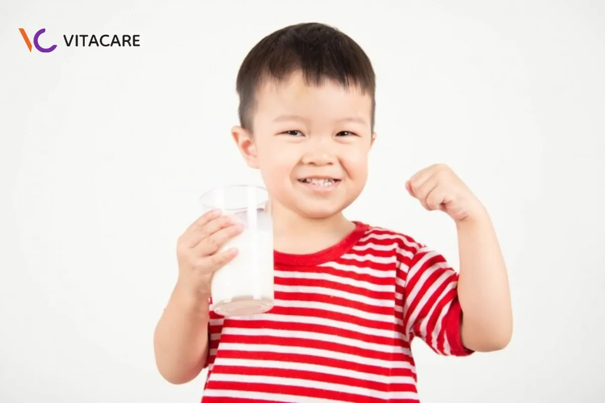 Uống sữa buổi sáng giúp kích hoạt trao đổi chất