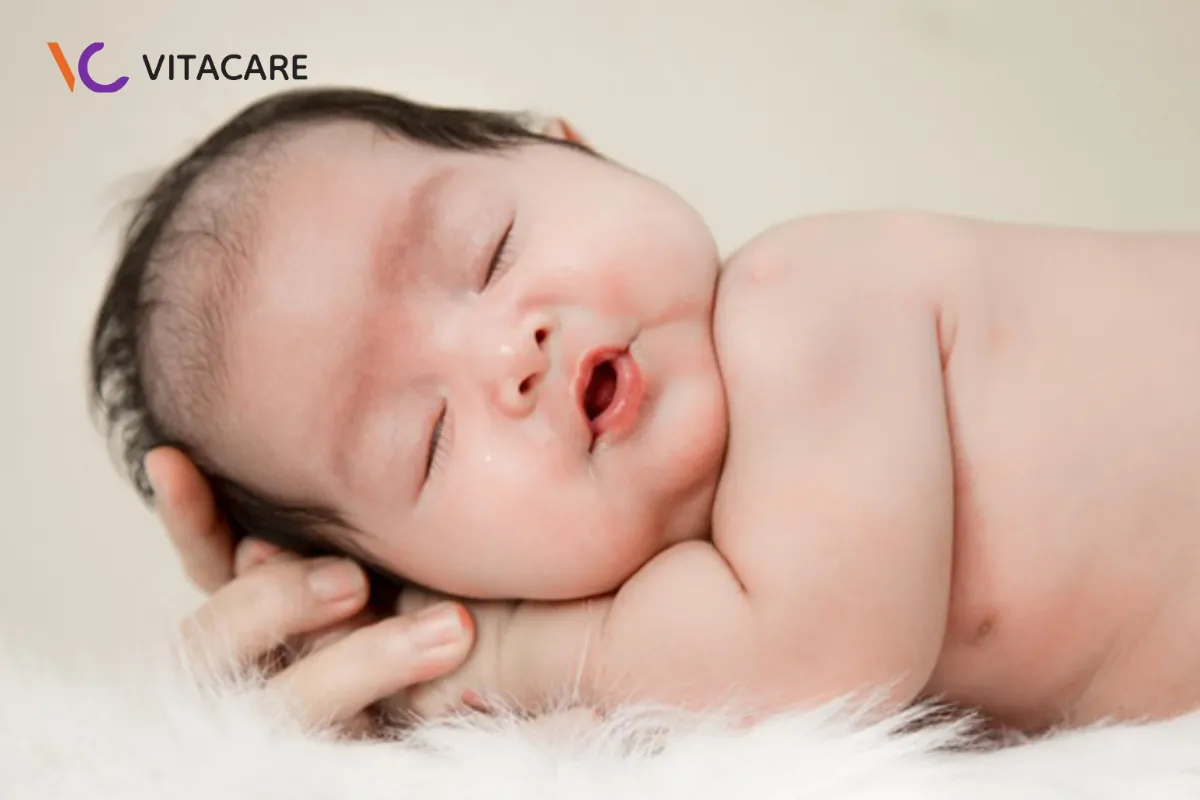 Trẻ sinh mổ dễ gặp tình trạng đầy hơi, táo bón, tiêu chảy hoặc hấp thu kém.