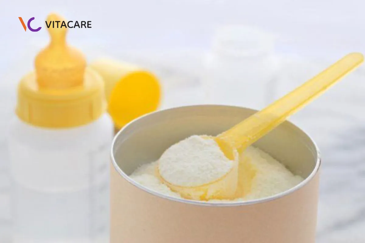 Sữa công thức được sản xuất tuân thủ tiêu chuẩn quốc tế nghiêm ngặt Sữa công thức được sản xuất tuân thủ tiêu chuẩn quốc tế nghiêm ngặt