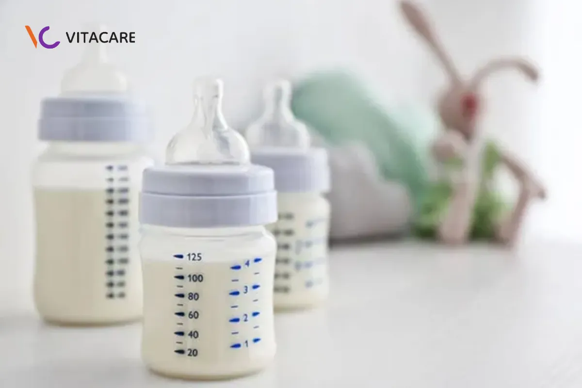 Sữa công thức pha xong để được 2 giờ ở nhiệt độ phòng Sữa công thức pha xong để được 2 giờ ở nhiệt độ phòng