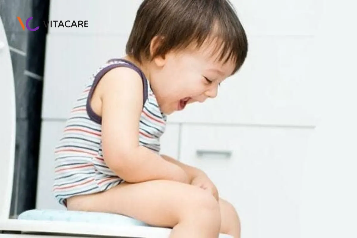 Trẻ đi ngoài phân xanh do cơ thể không tiêu hóa hết sắt trong sữa Trẻ đi ngoài phân xanh do cơ thể không tiêu hóa hết sắt trong sữa