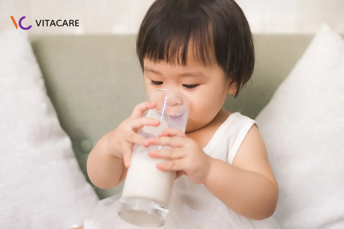 Uống 2 loại sữa công thức cùng lúc được không