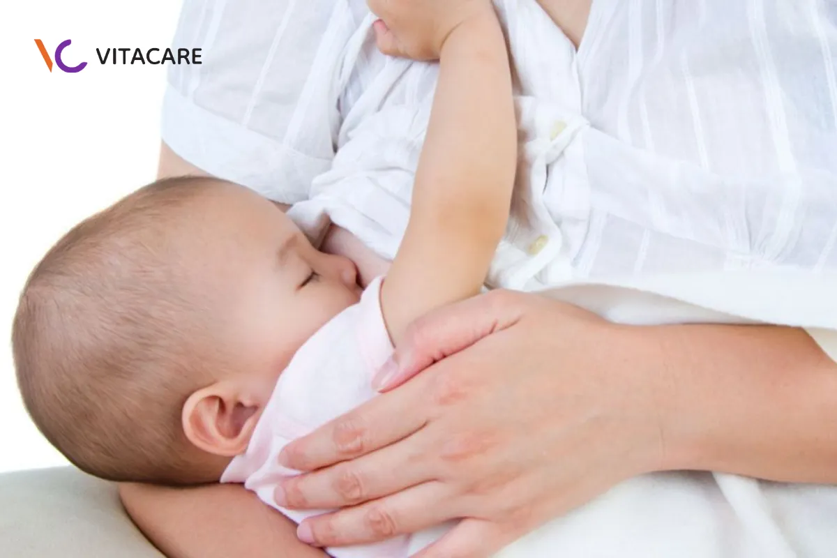 Ưu tiên sữa mẹ trước nếu mẹ còn sữa