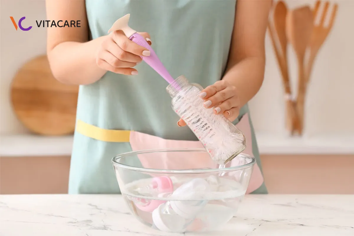 Pha sữa đúng công thức, đảm bảo vệ sinh dụng cụ Pha sữa đúng công thức, đảm bảo vệ sinh dụng cụ