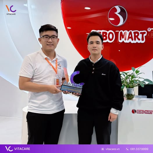 VitaCare vinh dự trao tặng chiếc cúp “Đối tác đồng hành xuất sắc” đến Bibo Mart