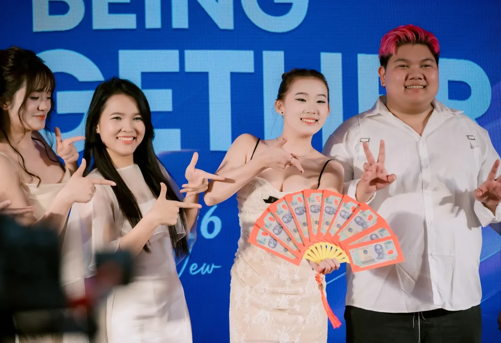 Team Tân Binh Toàn Năng nhận Giải Kịch Trần - Đẳng Cấp Tỏa Sáng